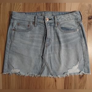 American Eagle Light Wash Jean Mini Skirt Women's Size 4